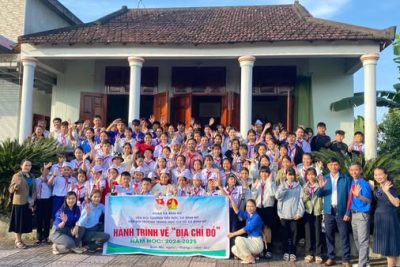 HÀNH TRÌNH VỀ ĐỊA CHỈ ĐỎ CỦA 2 LIÊN ĐỘI TRƯỜNG THCS VÀ TIỂU HỌC XÃ BÌNH MỸ